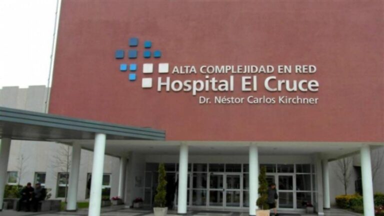 El Gobierno anunció un complemento mensual del 15% y tres bonos para personal de salud del Hospital «El Cruce»