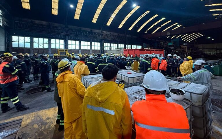 Rocca amenaza con cerrar si se importan caños chinos: quién puede defender la producción nacional?