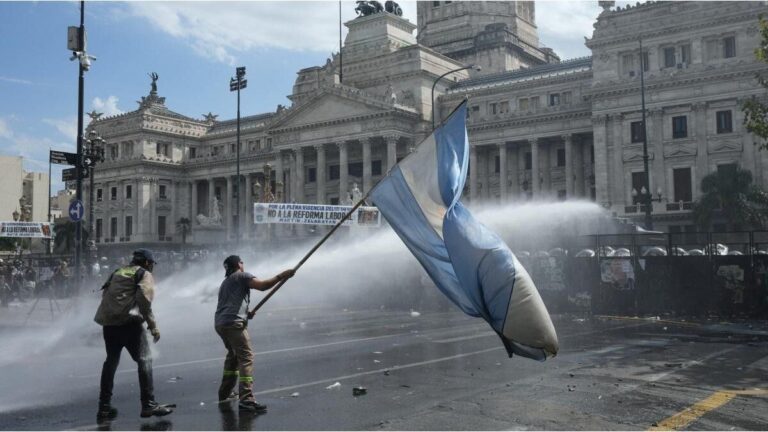 Denuncian a la ministra Alejandra Monteoliva por presunto incumplimiento de deberes durante el operativo en el Congreso