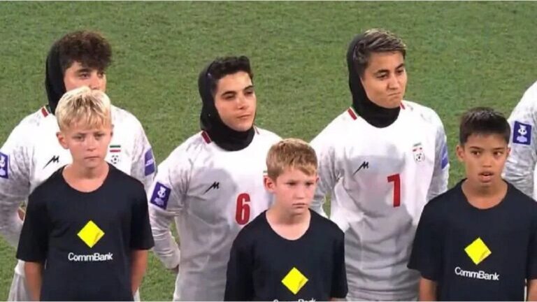 La selección femenina de fútbol de Irán no cantó el himno como protesta