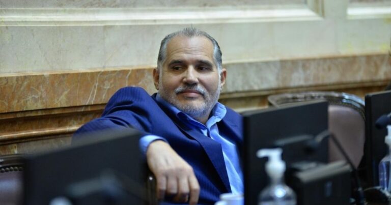 Murió el ex senador peronista Antonio Rodas: la vez que no lo dejaron asumir una intendencia y la polémica por querer bautizar «Esteban Bullrich» a un jardín en Chaco