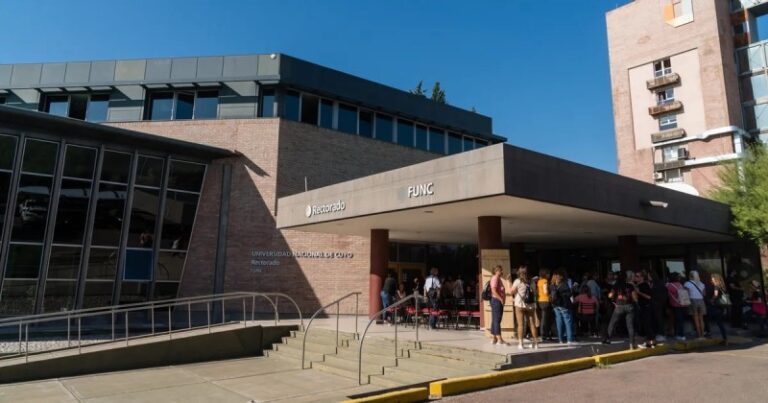 La Uncuyo adhiere al paro universitario nacional y no habrá clases en toda la semana