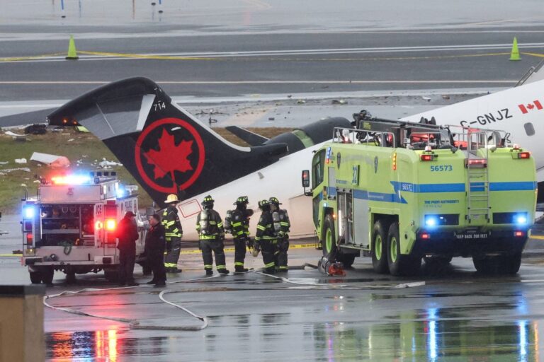 Noticias de Nueva York hoy, en vivo: desvíos de vuelos y cierre en LaGuardia por colisión de avión