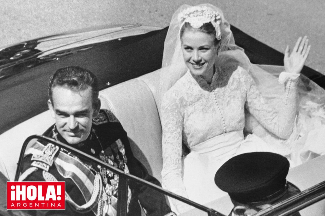 Grace Kelly y Rainiero III el día de su boda en Mónaco, 1956