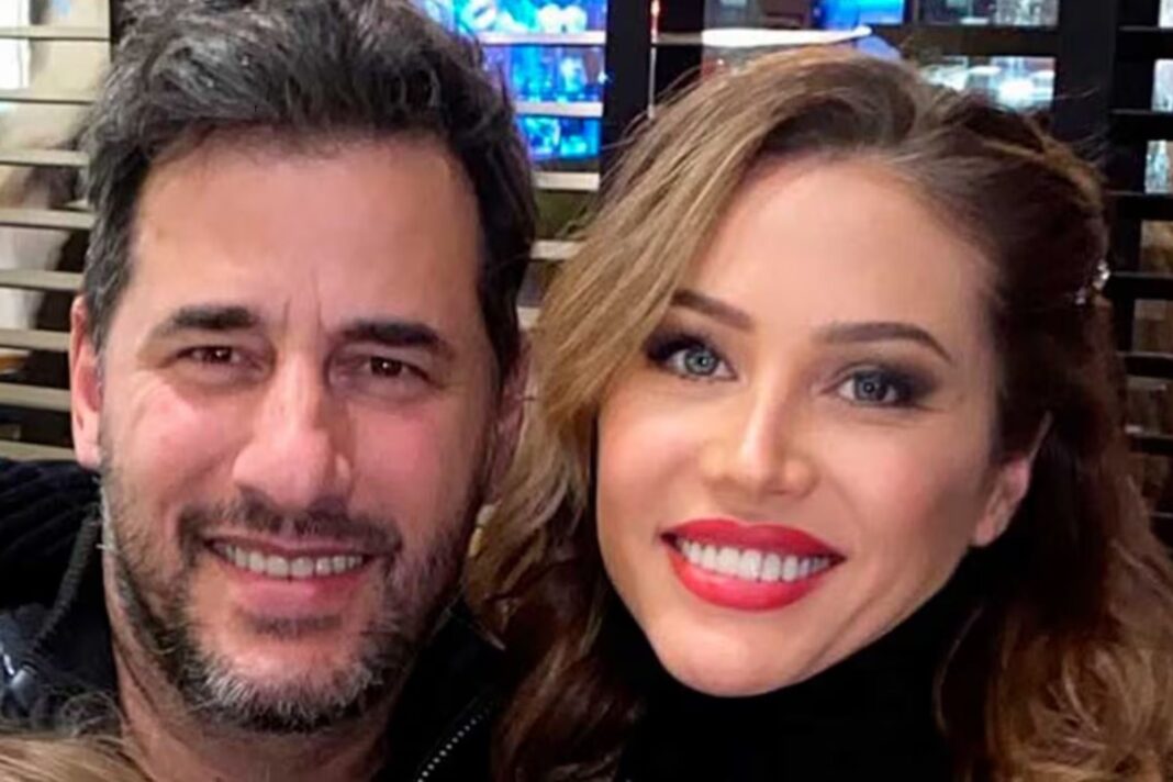 Adabel Guerrero posa junto a Martín Lamela y su hija Lola en una foto familiar.