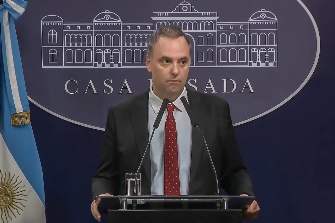 Manuel Adorni en conferencia de prensa