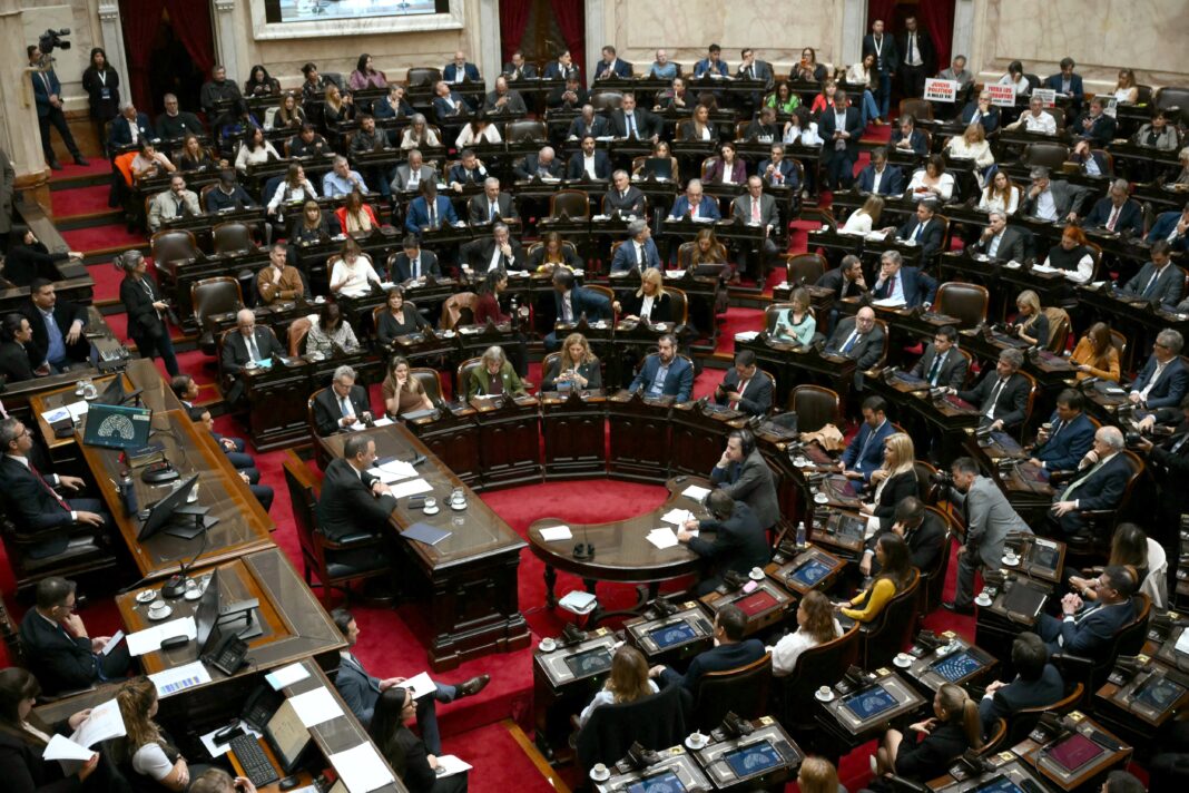 Guillermo Adorni en el Congreso durante su informe de gestión