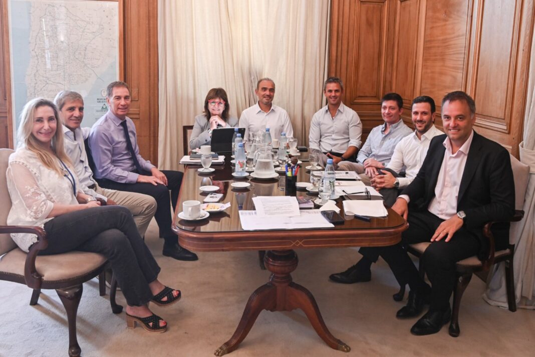 Manuel Adorni, jefe de Gabinete, en un acto oficial.
