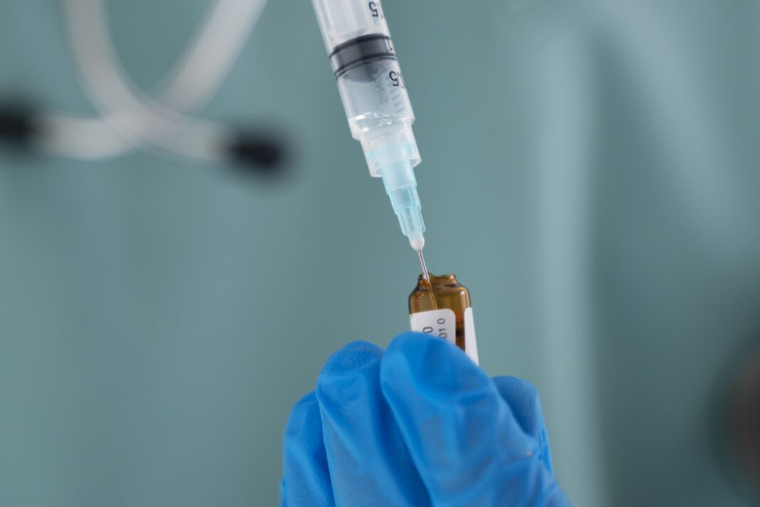 Edificio institucional donde se realizó el allanamiento policial.