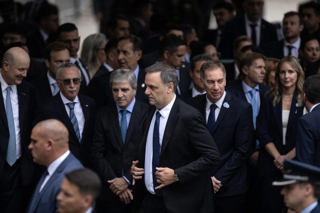 Gráfico de análisis de redes sociales sobre menciones a Manuel Adorni