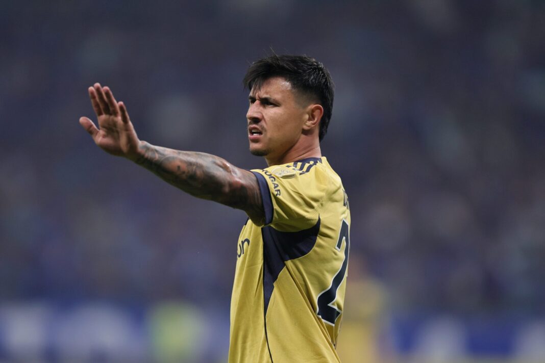 Adam Bareiro con la camiseta de Boca durante un partido