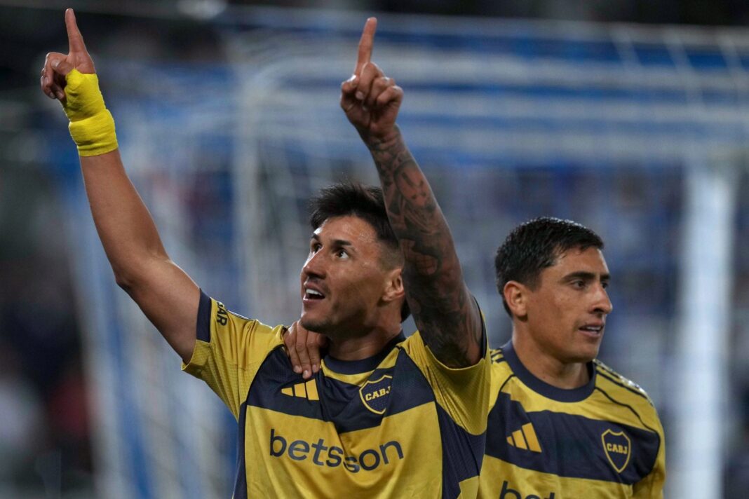 Jugadores de Boca Juniors y Barcelona de Ecuador en un partido anterior de Copa Libertadores.