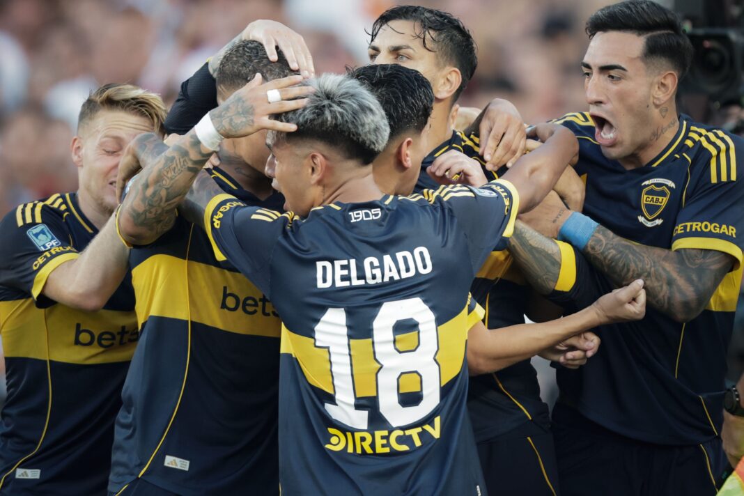 Jugadores de Boca Juniors celebrando un gol ante River Plate en el Superclásico