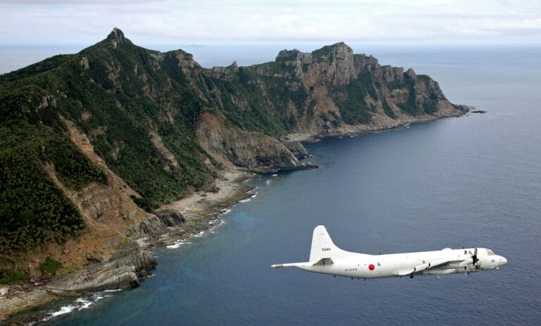 Mapa que ilustra la zona de exclusión aérea establecida por China cerca de Taiwán y Shanghái.