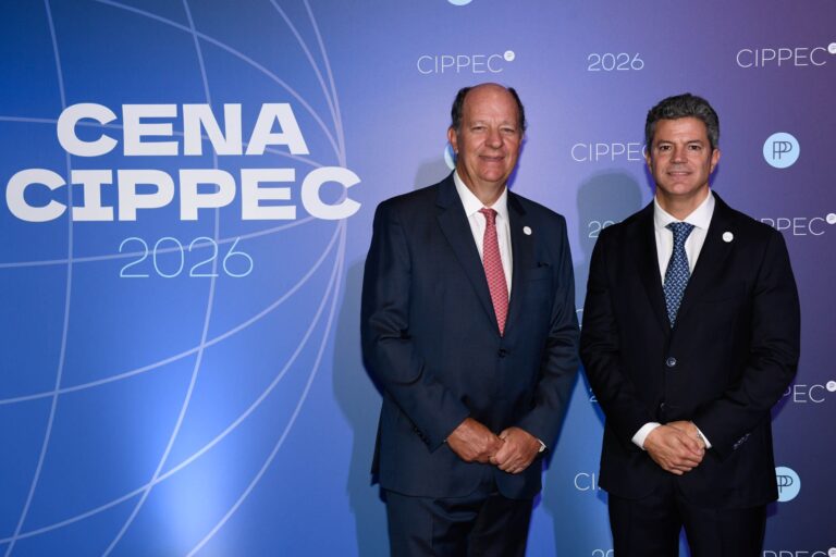 Luciano Laspina, director ejecutivo de Cippec, durante su discurso en la cena anual de la organización.