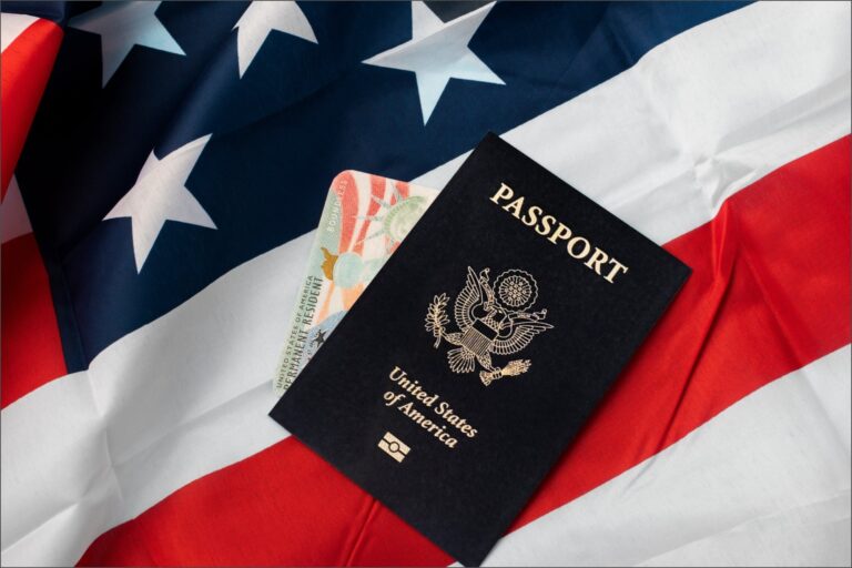 Gráfico comparativo de costos entre la ciudadanía estadounidense y la renovación de la Green Card a lo largo del tiempo.
