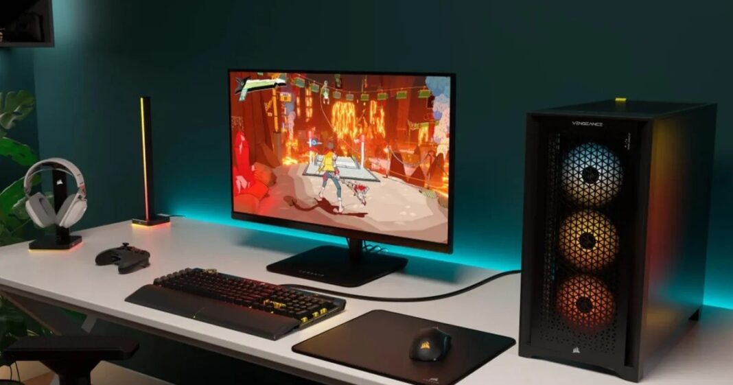 Computadora de escritorio en modo suspensión con gráficos de ahorro energético en pantalla