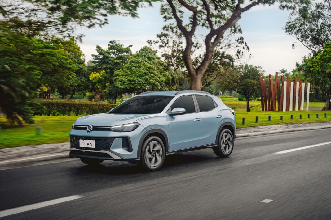 Volkswagen Tera 2026 color gris, vista frontal tres cuartos