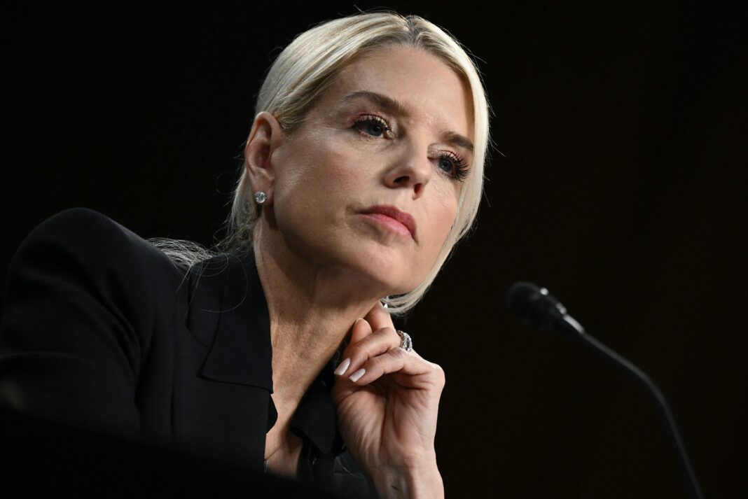 Fotografía de la ex fiscal general de Estados Unidos, Pam Bondi.