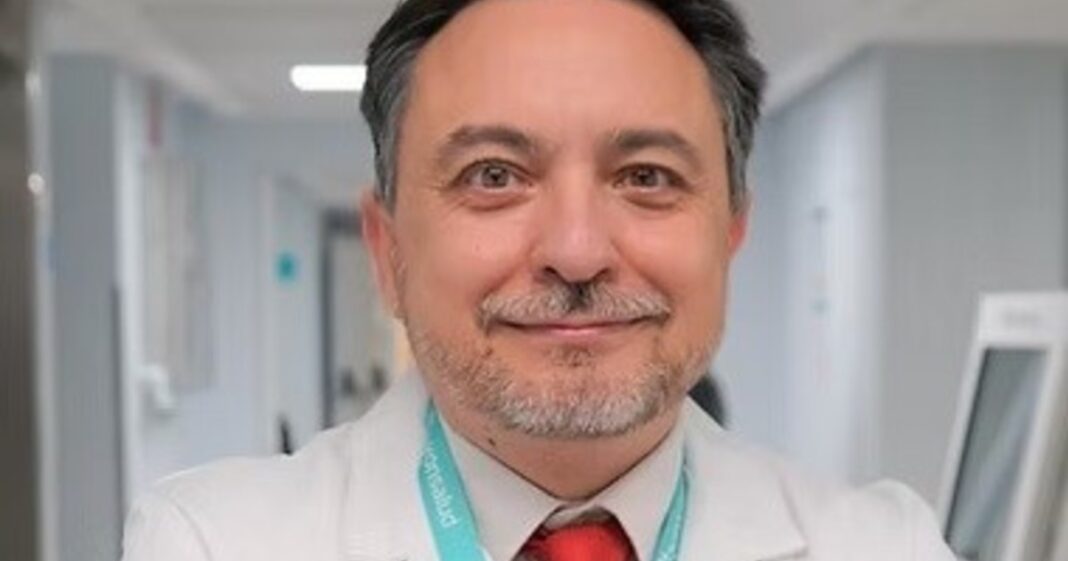 Neurólogo David Pérez Martínez hablando sobre ejercicio y salud cerebral.