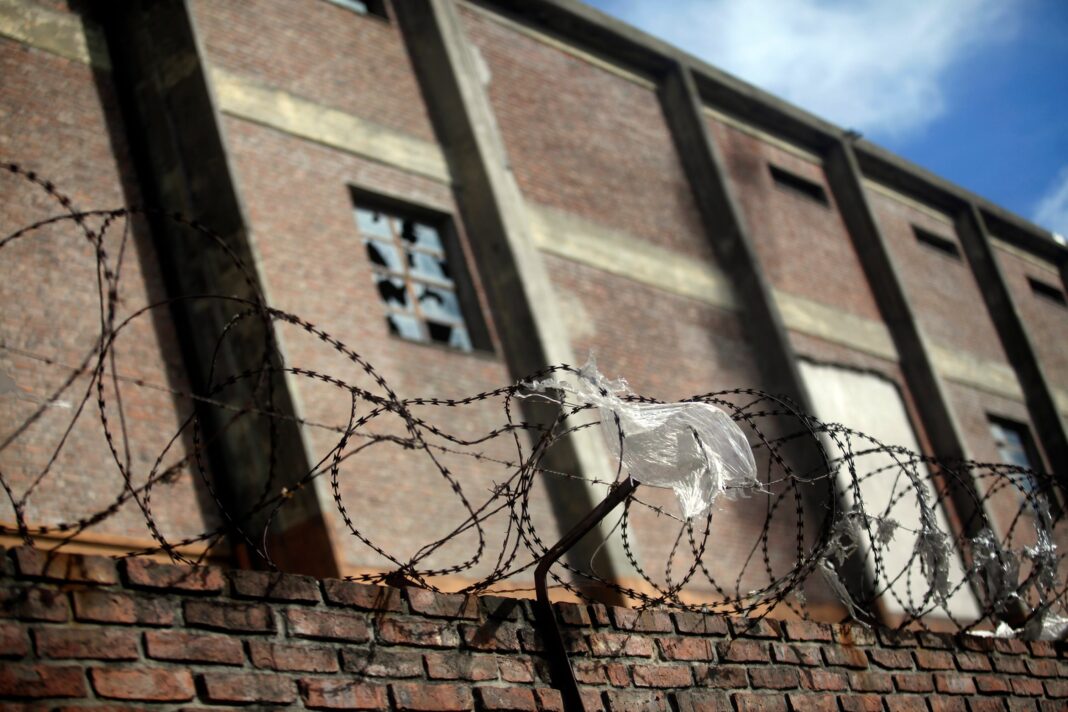 Representantes del sector empresarial durante la presentación de un documento.