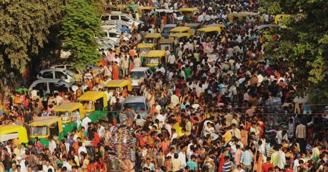 Gráfico ilustrativo de la población mundial y los límites de los recursos planetarios