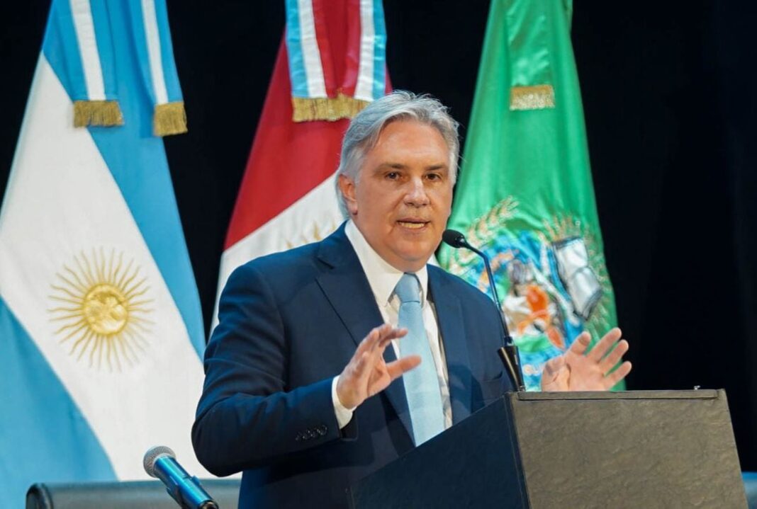 Gobernador Martín Llaryora durante un acto público.