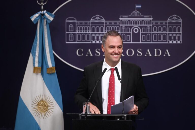 Manuel Adorni, jefe de Gabinete, durante una conferencia de prensa anterior.