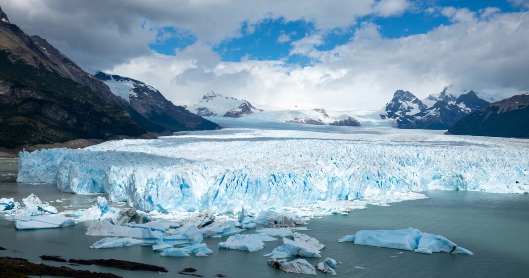 Glaciar en la Cordillera de los Andes, Argentina