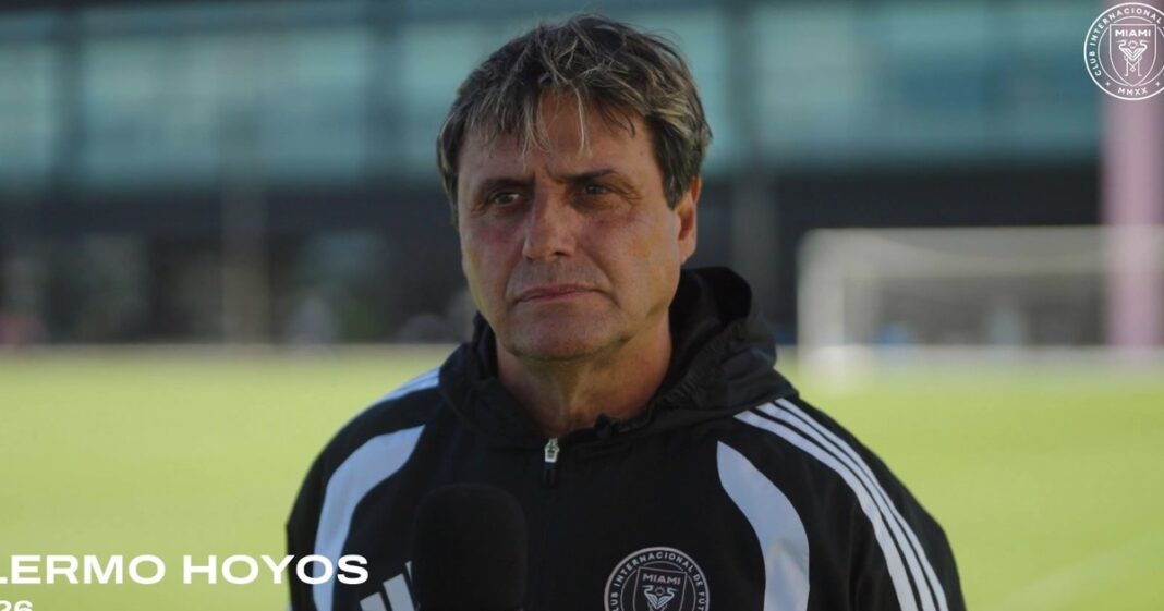 Guillermo Hoyos, entrenador argentino de Inter Miami, durante una conferencia de prensa.