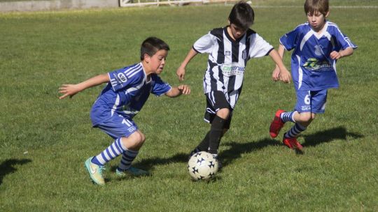 Leandro Córdoba, futbolista de Racing de Córdoba, en acción durante un partido.
