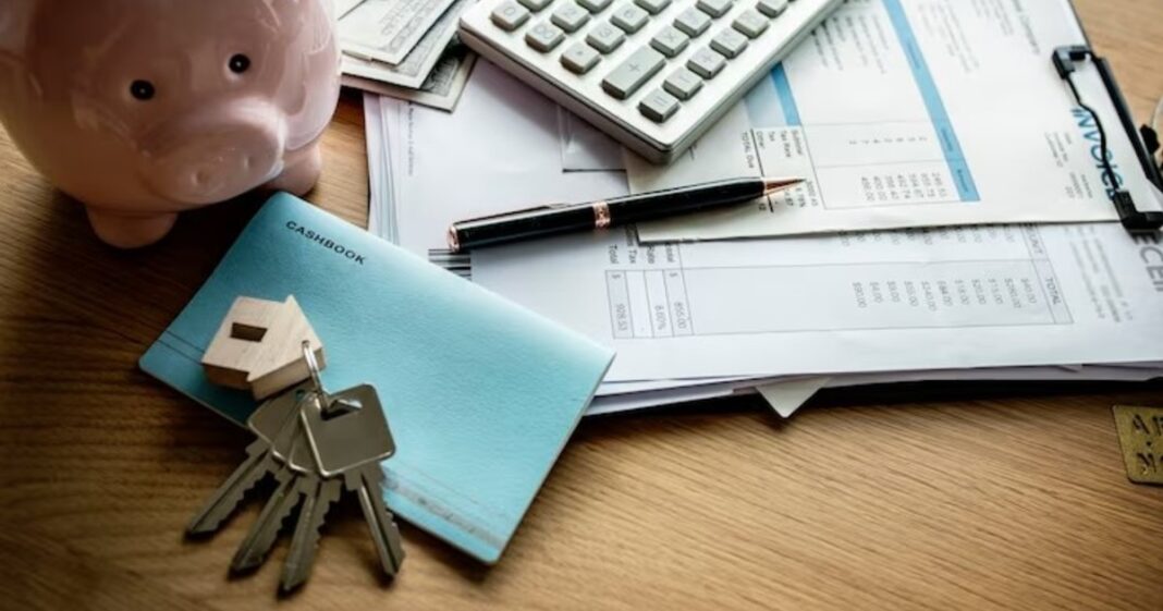 Ilustración de un documento de contrato laboral con un sello de 'prohibido' sobre un gráfico de crédito.