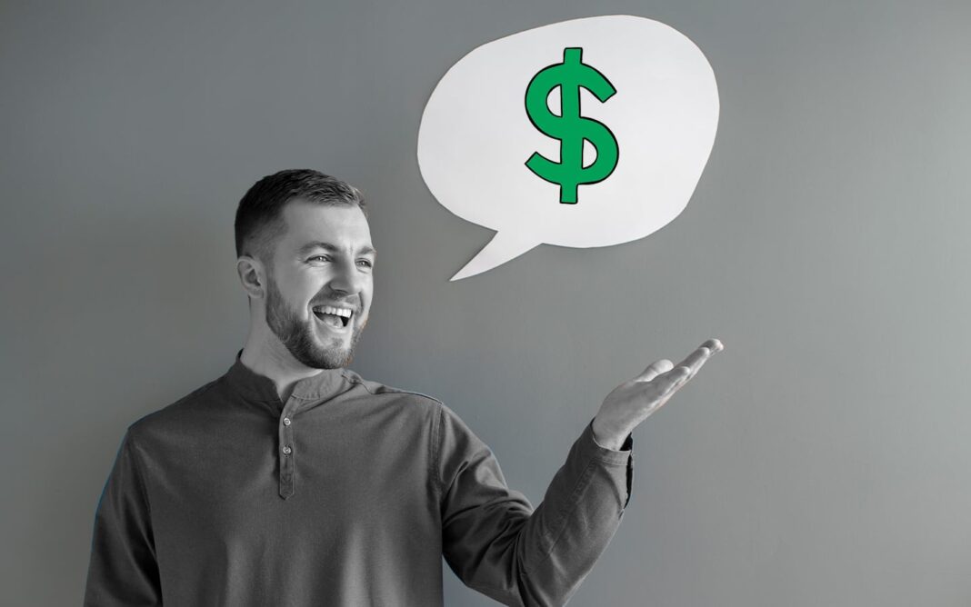 Conceptos de educación financiera y gestión del dinero sobre un fondo de monedas y gráficos.