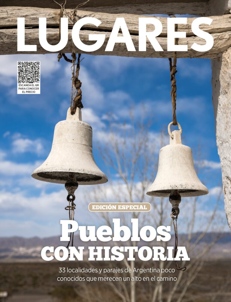Vista panorámica de un pueblo histórico argentino con arquitectura tradicional y calles empedradas
