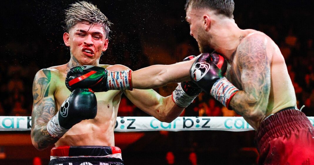 Rodrigo 'C4' Ruiz y Sam Goodman durante su pelea en el ring de Wollongong, Australia.