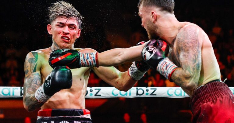 Rodrigo 'C4' Ruiz y Sam Goodman durante su pelea en el ring de Wollongong, Australia.