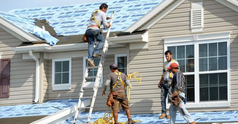 Techador trabajando en una construcción en Illinois, Estados Unidos