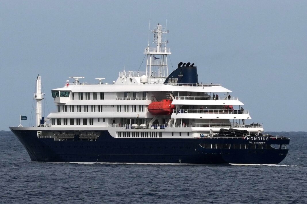 Crucero MV Hondius en aguas antárticas