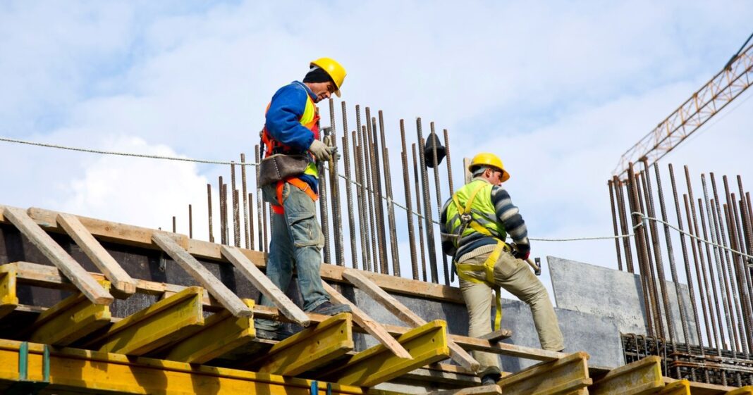 Trabajadores de la construcción en una obra en Estados Unidos
