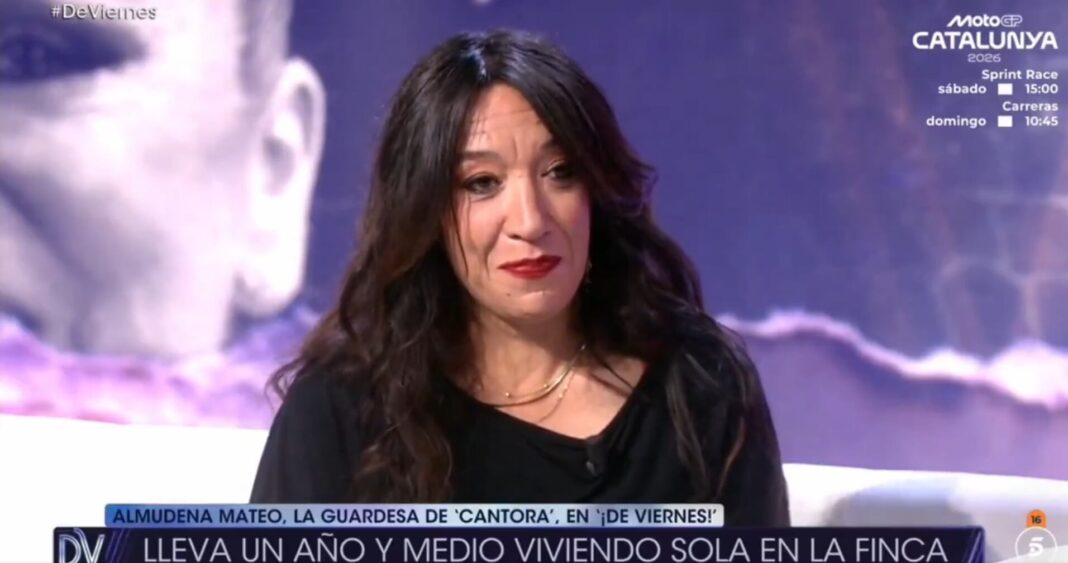 Almudena Mateos, guardesa de Cantora, en el plató de 'De Viernes'
