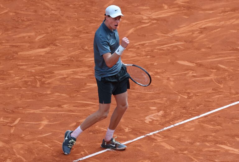 Jannik Sinner celebrando su victoria en la semifinal del Masters 1000 de Madrid