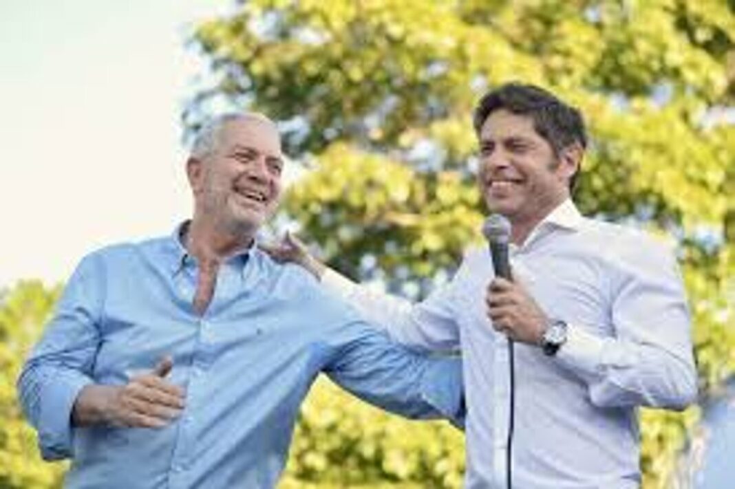 Axel Kicillof y Julio Alak en el Coliseo Podestá durante la inauguración del curso de formación política