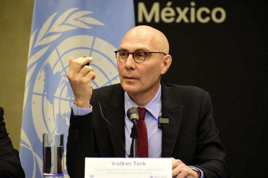Volker Turk, Alto Comisionado de la ONU para Derechos Humanos, habla en una conferencia de prensa