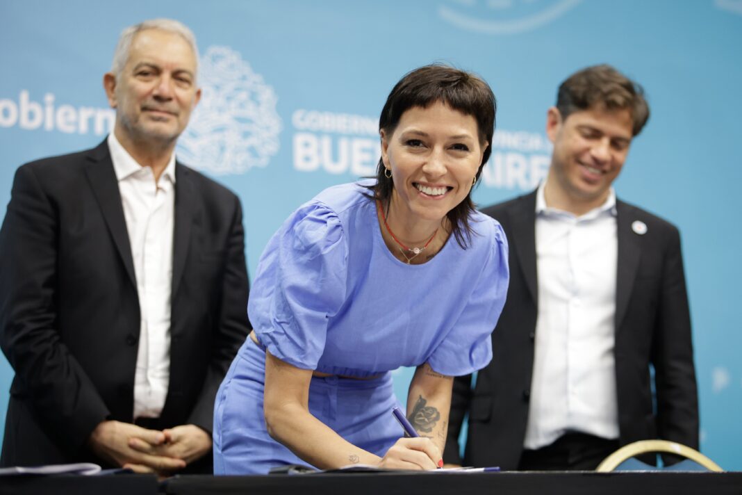 Dirigentes peronistas en reunión política en la provincia de Buenos Aires