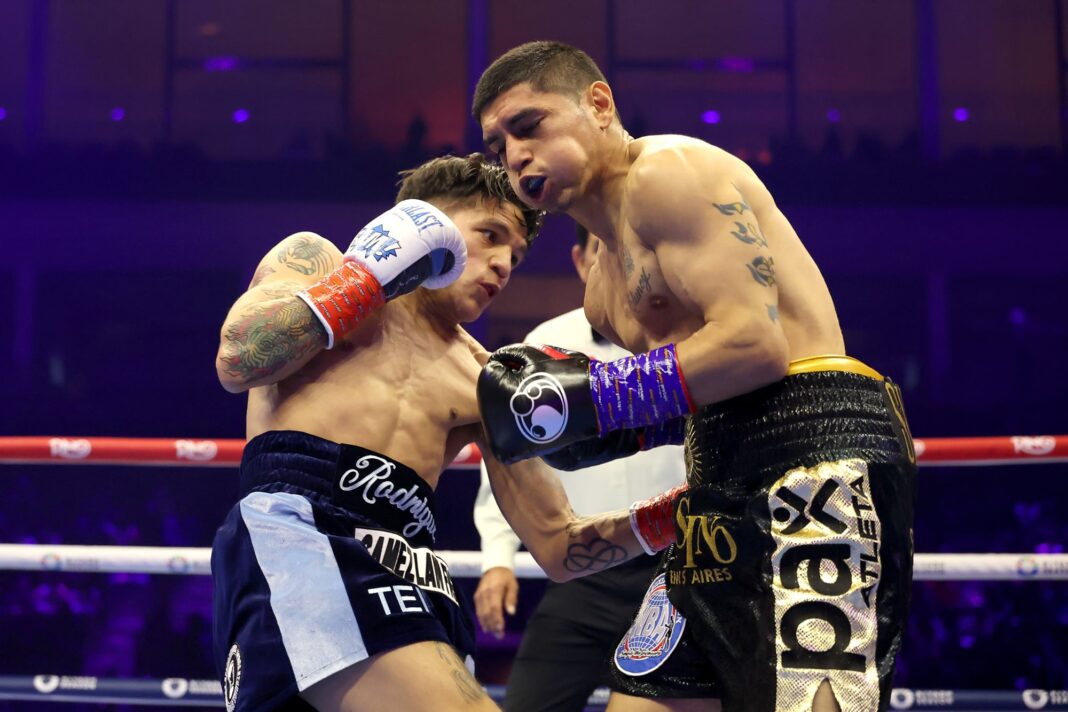 Fernando Pumita Martínez boxeando en el ring