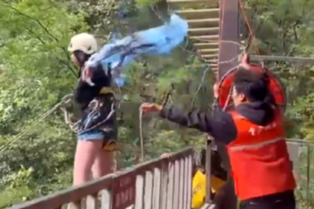 Imagen de la hamaca extrema en el Parque de Aventuras Malyuyan, China